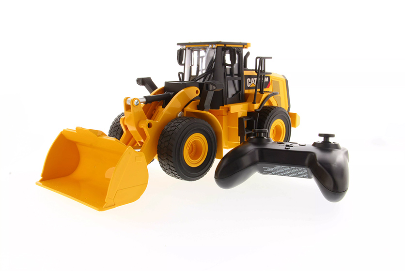 CARRERA 1:24 RC CAT 950M WHEEL LOADER 37025003