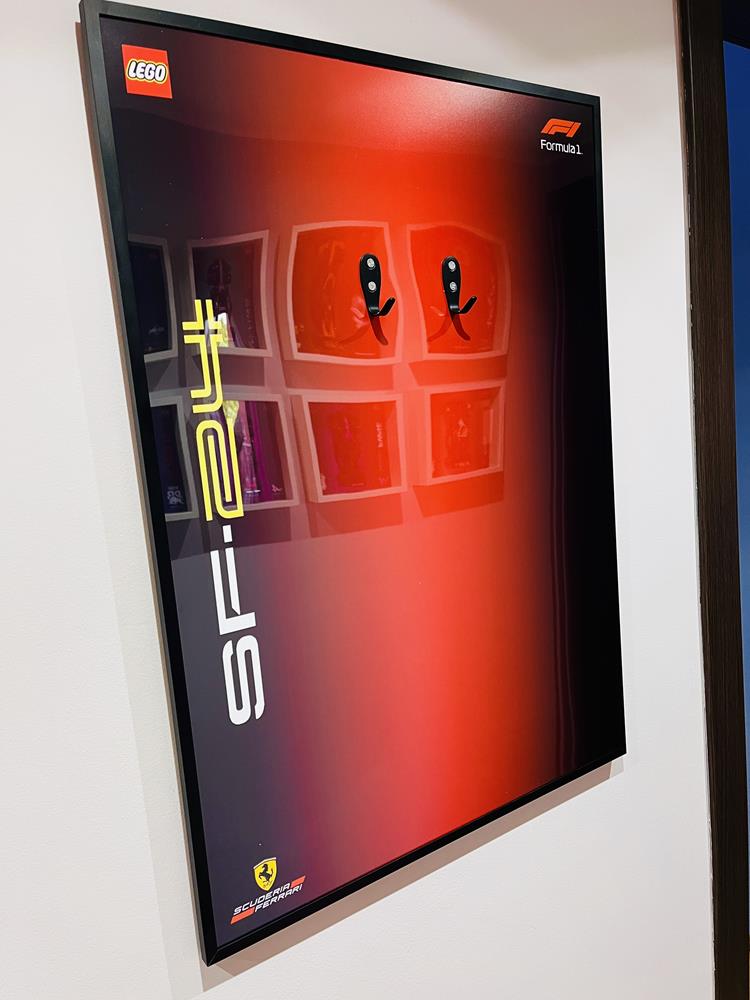 BRICK FRAME CORNICE PREMIUM FRAME PER LEGO TECHNIC FERRARI SF24 (42207) – 50X70 CM