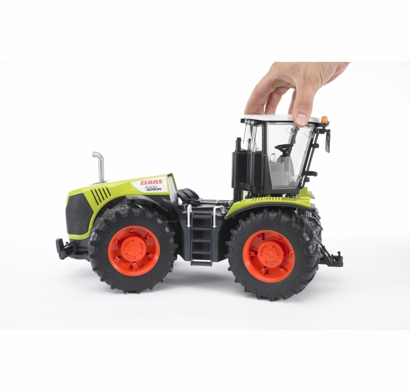 BRUDER TRATTORE CLAAS XERION 5000 3015