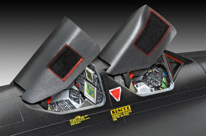 REVELL LOCKHEED SR-71B BLACKBIRD 037519090