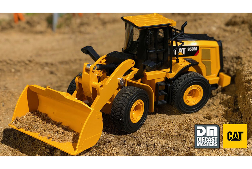 CARRERA 1:24 RC CAT 950M WHEEL LOADER 37025003