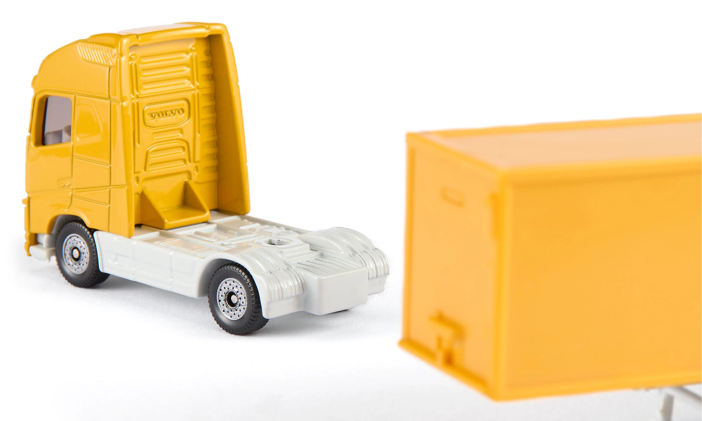 SIKU SEMIRIMORCHIO VOLVO DHL 1627
